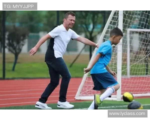 追寻足球梦想的少年心声与明星之路的启示